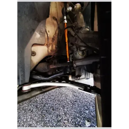 Kit trapezi anteriori su uniball DNA Racing per Alfa Romeo Giulietta