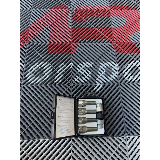 500 595 abarth anti-theft bolts M12 x 1.25 FOR 16-20 MM SPACERS